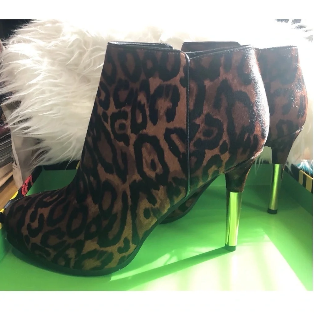 C Wonder Gold Heel Bootie NIB - Picture 7 of 14